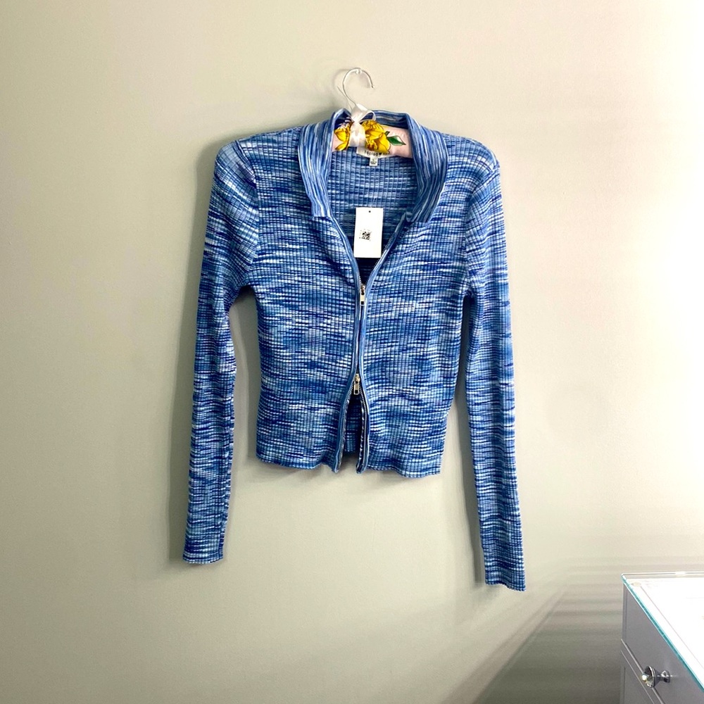 Blue pattern shirt/sweater